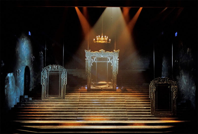 「ハムレット」舞台写真（演出：蜷川幸雄）1978年
