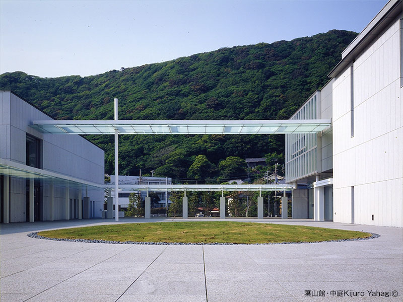 神奈川県立近代美術館 葉山　中庭Kijuro Yahagi©