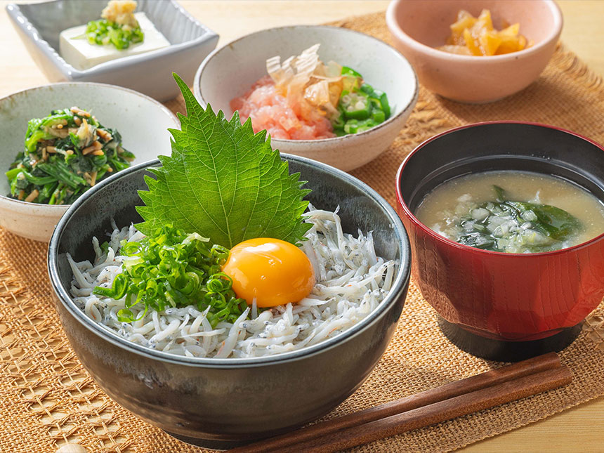 大戸屋　【朝食メニュー】湘南しらす丼定食