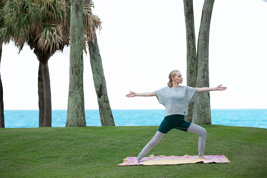【オプション】体内時計を整える朝の海ヨガ体験
